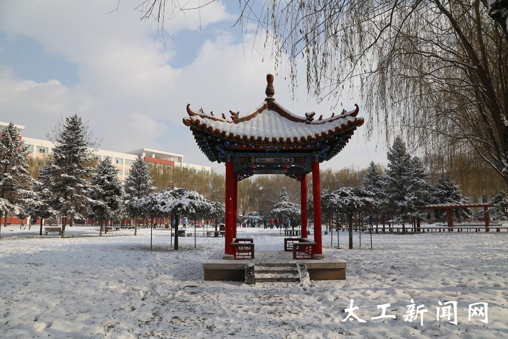 校园雪景(组图-太原工业学院
